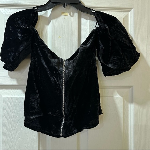 NWT Express Black Suede Off the Shoulder Velvet Top - Picture 4 of 5